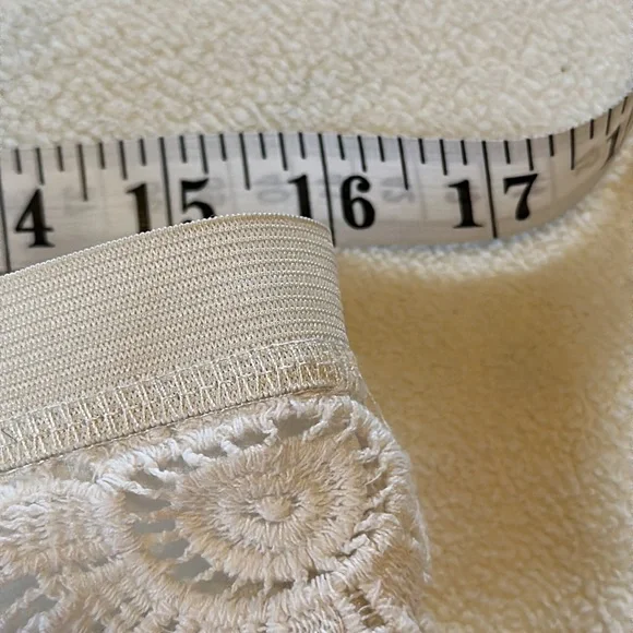 Beautiful white crochet DB Established 1962 skirt size large - Picture 6 of 7